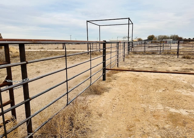 Continous Fence in Cattle Corrals and Wide Alley. 2 3/8" Top Rail and 2 3/8" & 4 1/2" Posts. The 4 1/2" Posts has an elevated Distinct Style but far more durable than wood. Integrity Welding Service LLC, servicing the Front Range of Colorado.